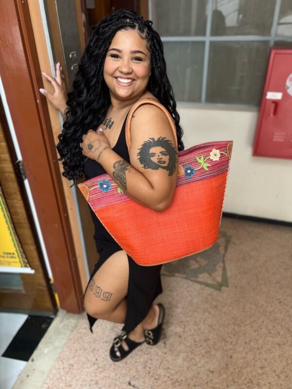 Bolso de Rafia com alça de Couro - Imagem 2