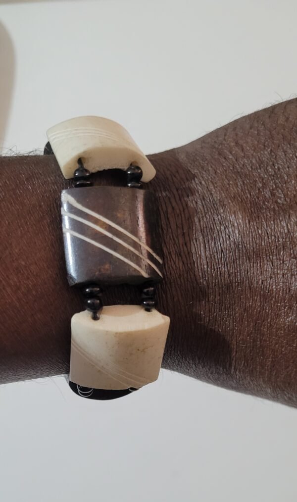 Pulseira africana de ossos
