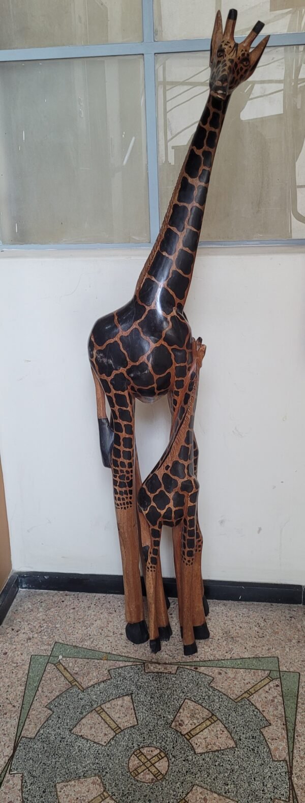 Escultura De Madeira De Girafa Africana junto com filho