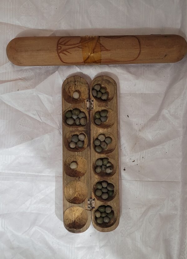 Jogo de Tabuleiro Africano Ancestral em Madeira: Mancala - Imagem 2