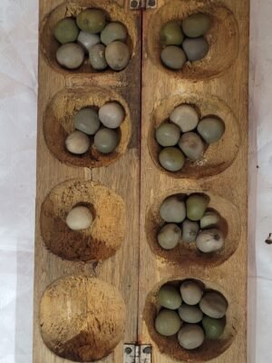 Jogo de Tabuleiro Africano Ancestral em Madeira: Mancala