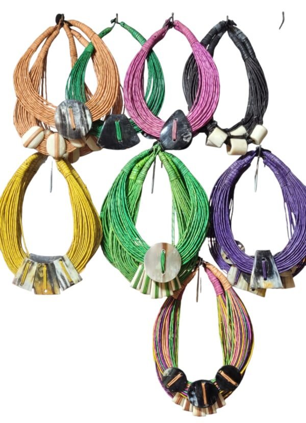 Colar de Couro Africano com peças de osso - Imagem 3